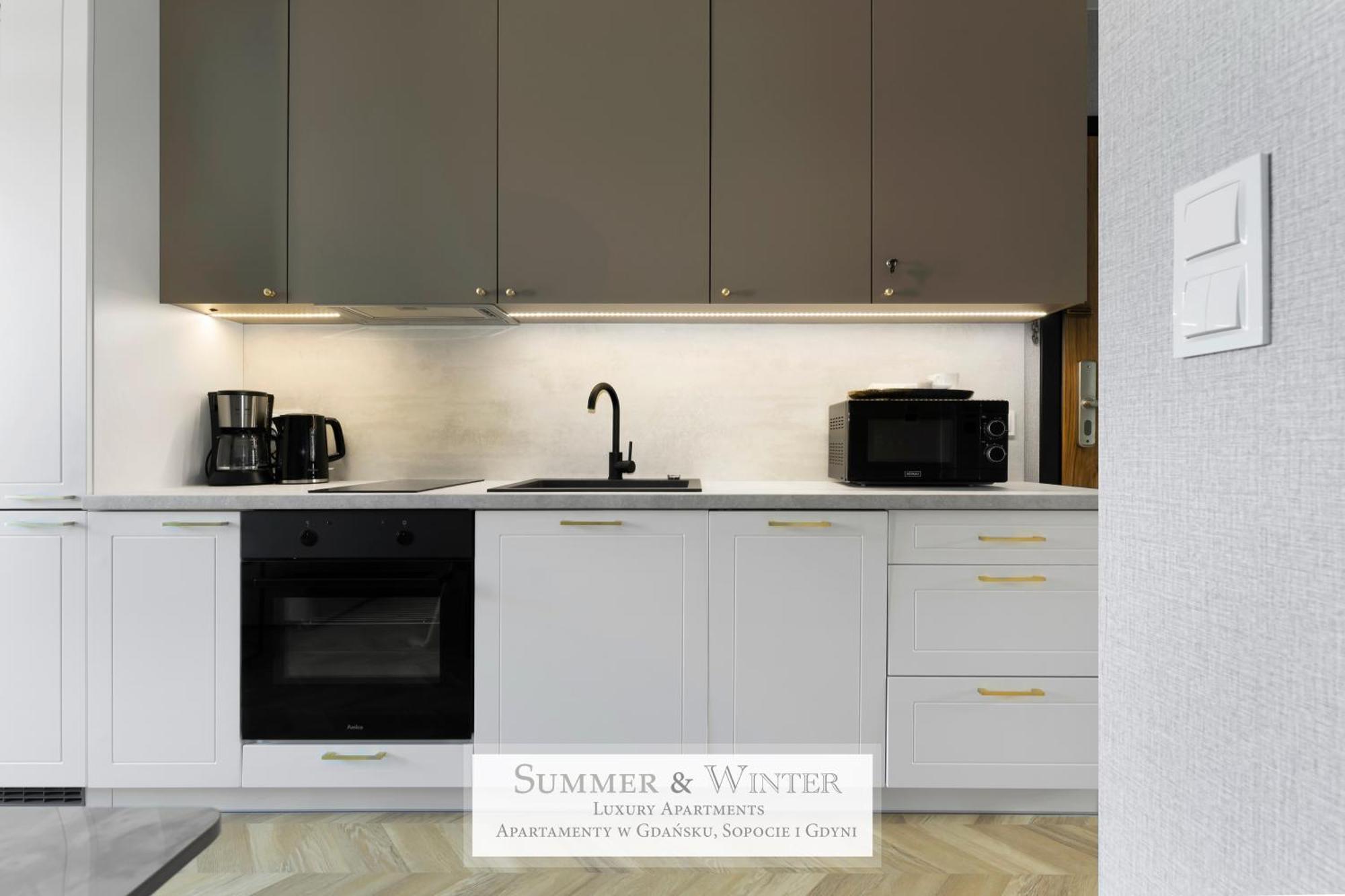 4 Stars, New Luxury Butterfly & Bike Apartments, Gdynia Orlowo, 15 Wyposazonych Mieszkan, Z Sypialnia, Winda I Platnym Parkingiem, Wysoki Standard Summerwinter, Blisko Molo Orlowo, Drog Rowerowych, Stadniny I Golf Park المظهر الخارجي الصورة
